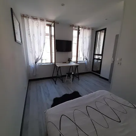 Binas Nyaraló *